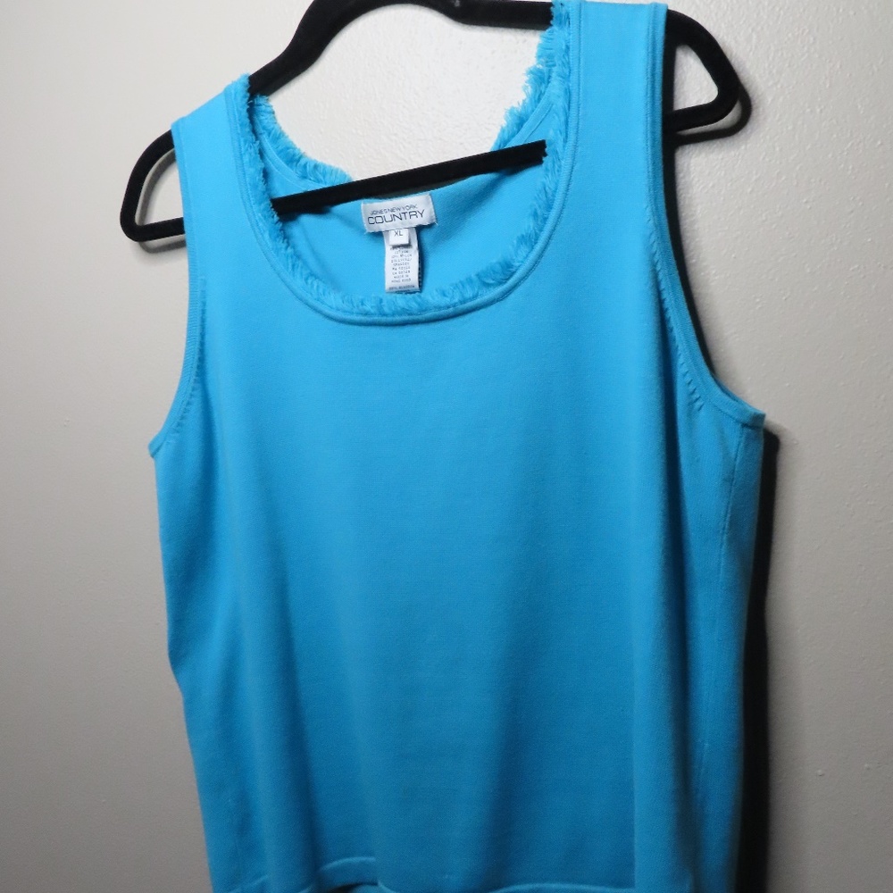 Cute shade of blue top with finges